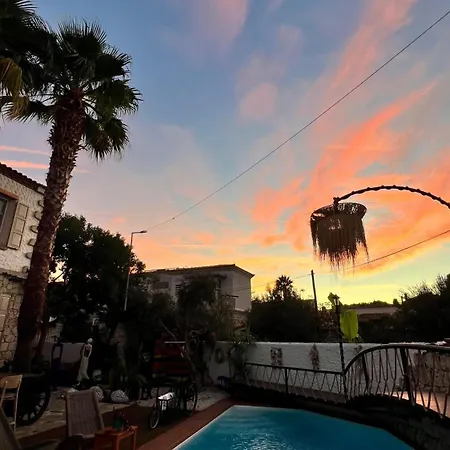 B House فندق ألاتشاتي