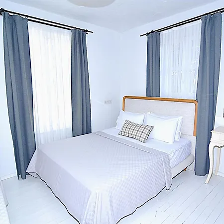 فندق B House ألاتشاتي