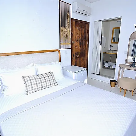 B House فندق