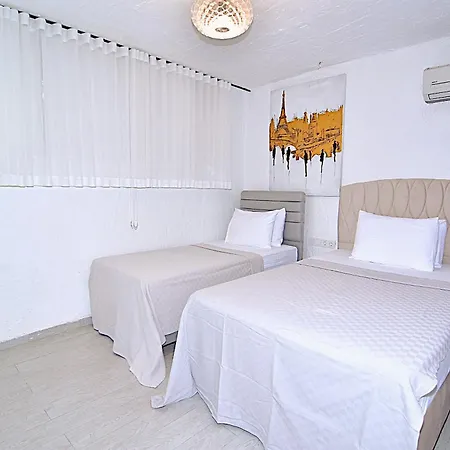 B House ألاتشاتي