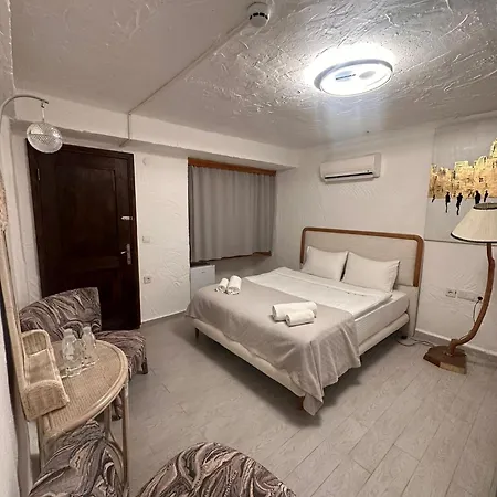 فندق B House
